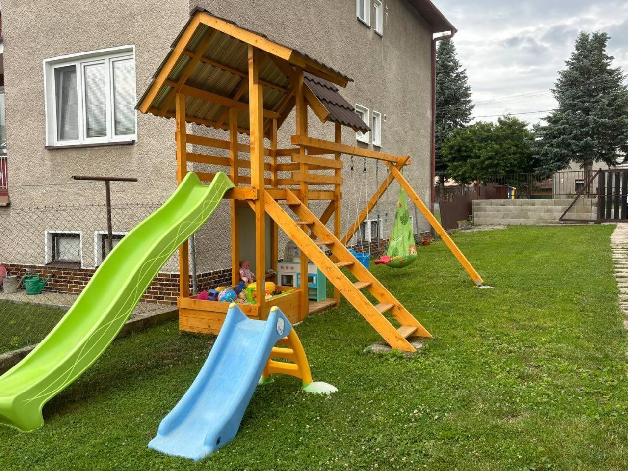 Vivi Apartments Liptovsky Mikulas Bagian luar foto